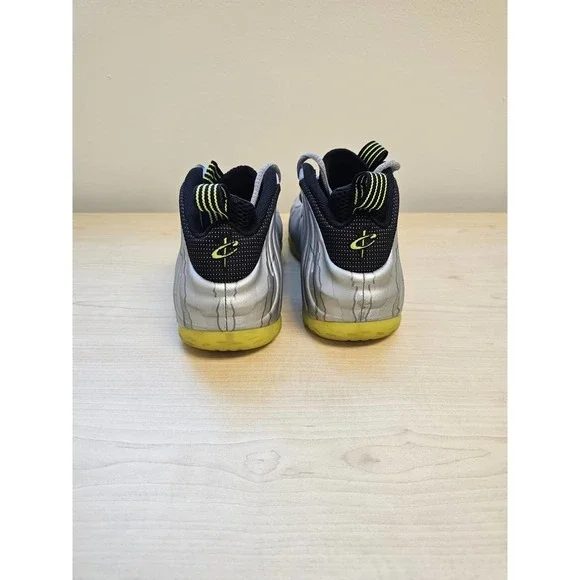 Nike Air Foamposite One Premium Metallic Silver Volt 575420 004 Sz 9.5 - Picture 6 of 7